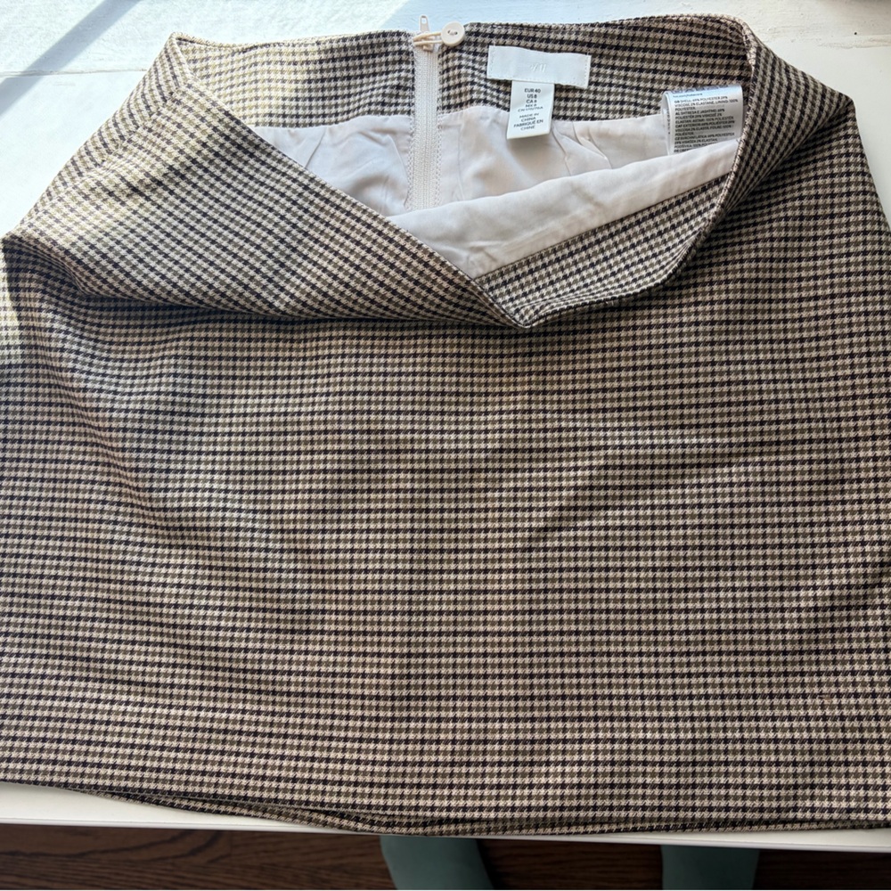 H&M Mini Skirt Women size 8 Brown & Cream New,never worn.